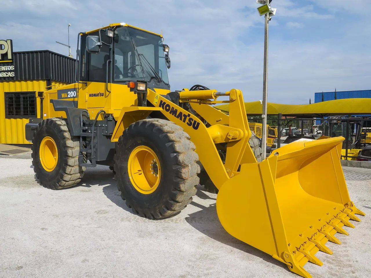 Pá carregadeira KOMATSU WA200 2019 com 10.286h de operação