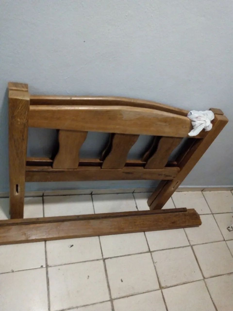 Cama de solteiro semi nova