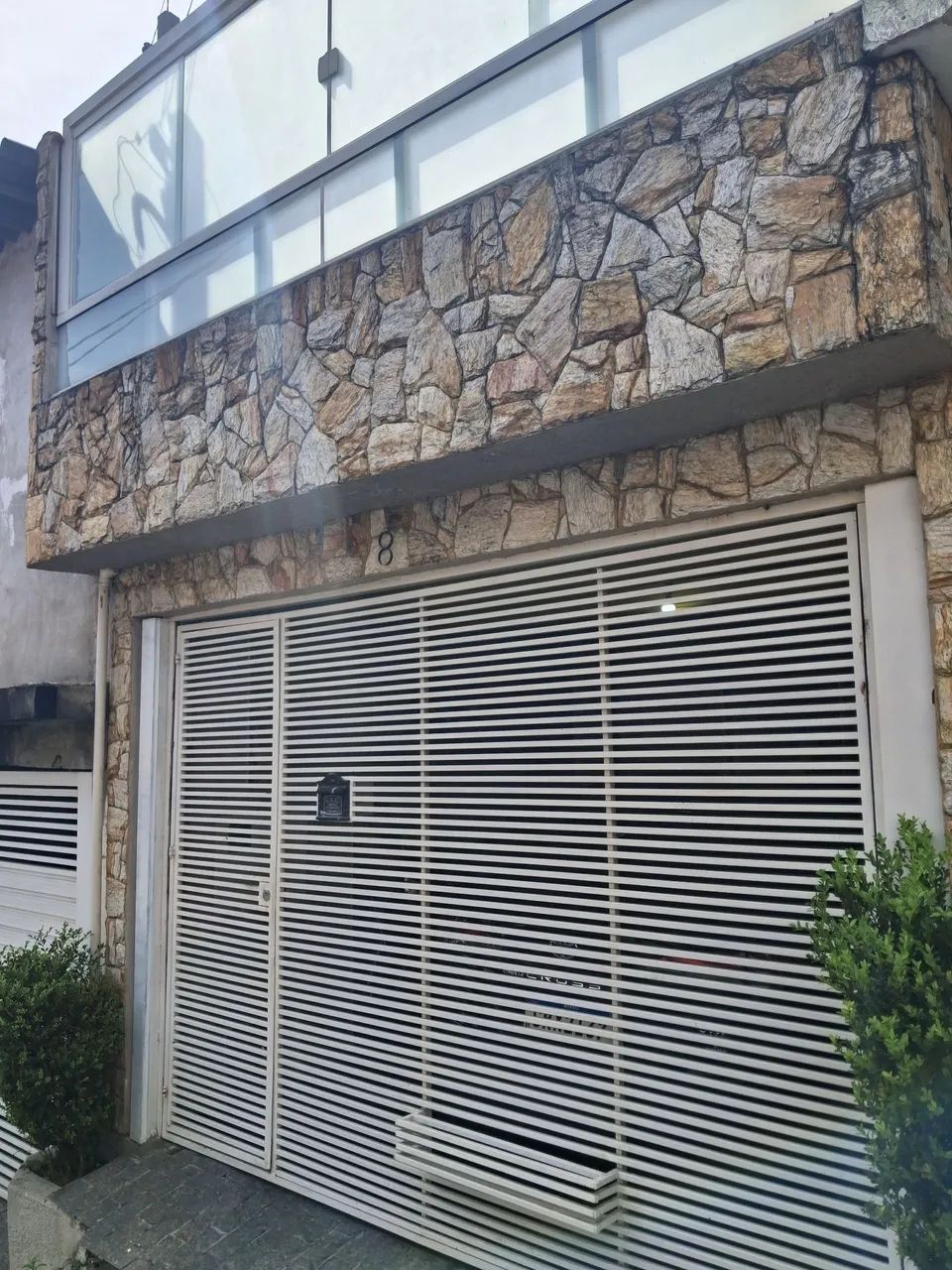 Sobrado Bairro Perracini.  Poá. SP. Próximo estação CPTM .