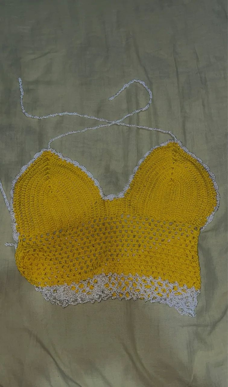 cropped de crochê amarelo