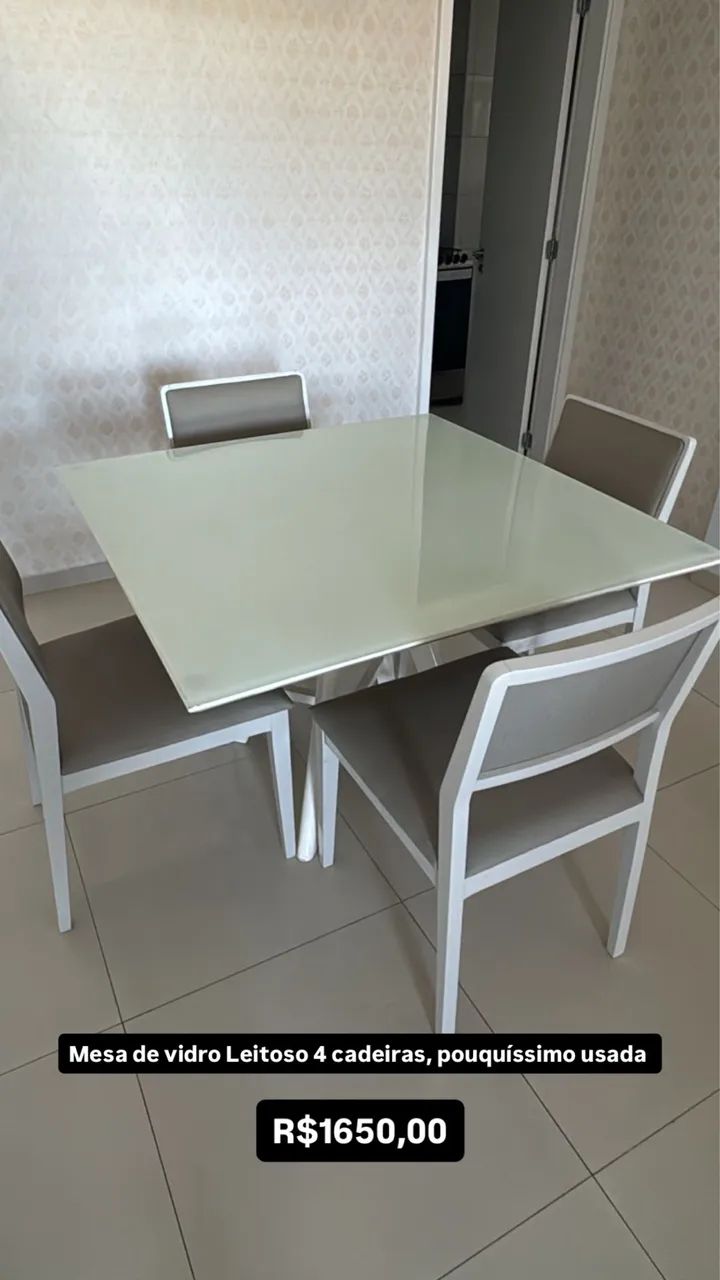 Mesa de vidro leitoso 