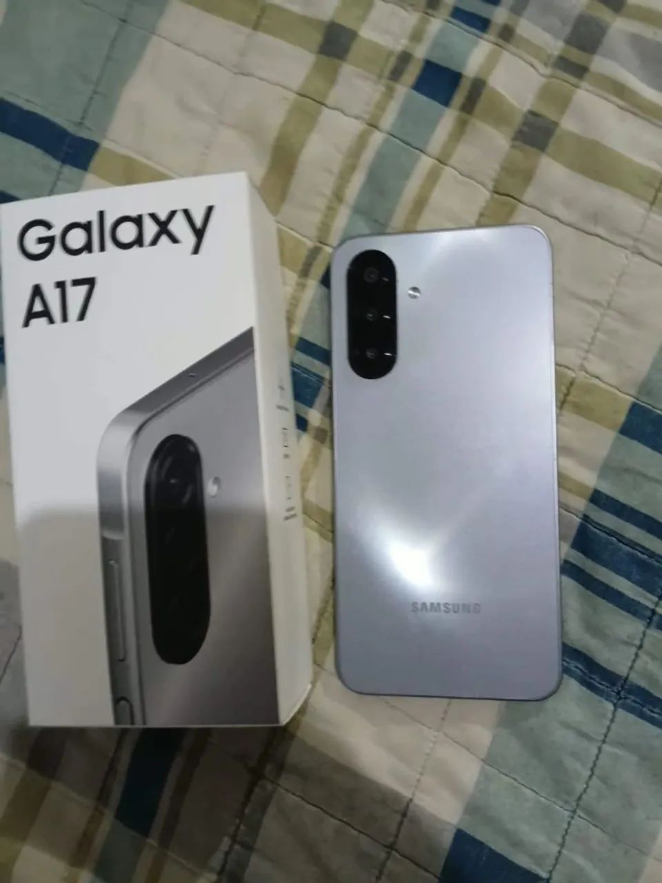 Celular novo apenas 3 meses de uso.