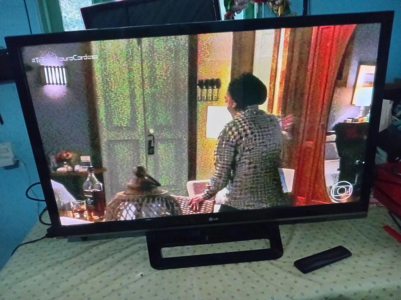 Tv smart, 43 polegadas, com manchas na tela mais não trapalha assistir  - Foto 2