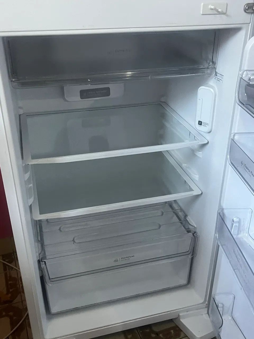 Vende-se geladeira semi nova - Foto 3