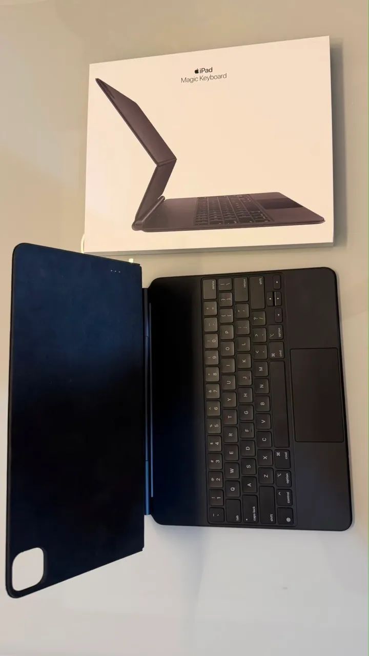 Magic Keyboard para iPad Pro 12.9" M1/ M2 e iPad Air 13" M2 - Preto - Foto 3