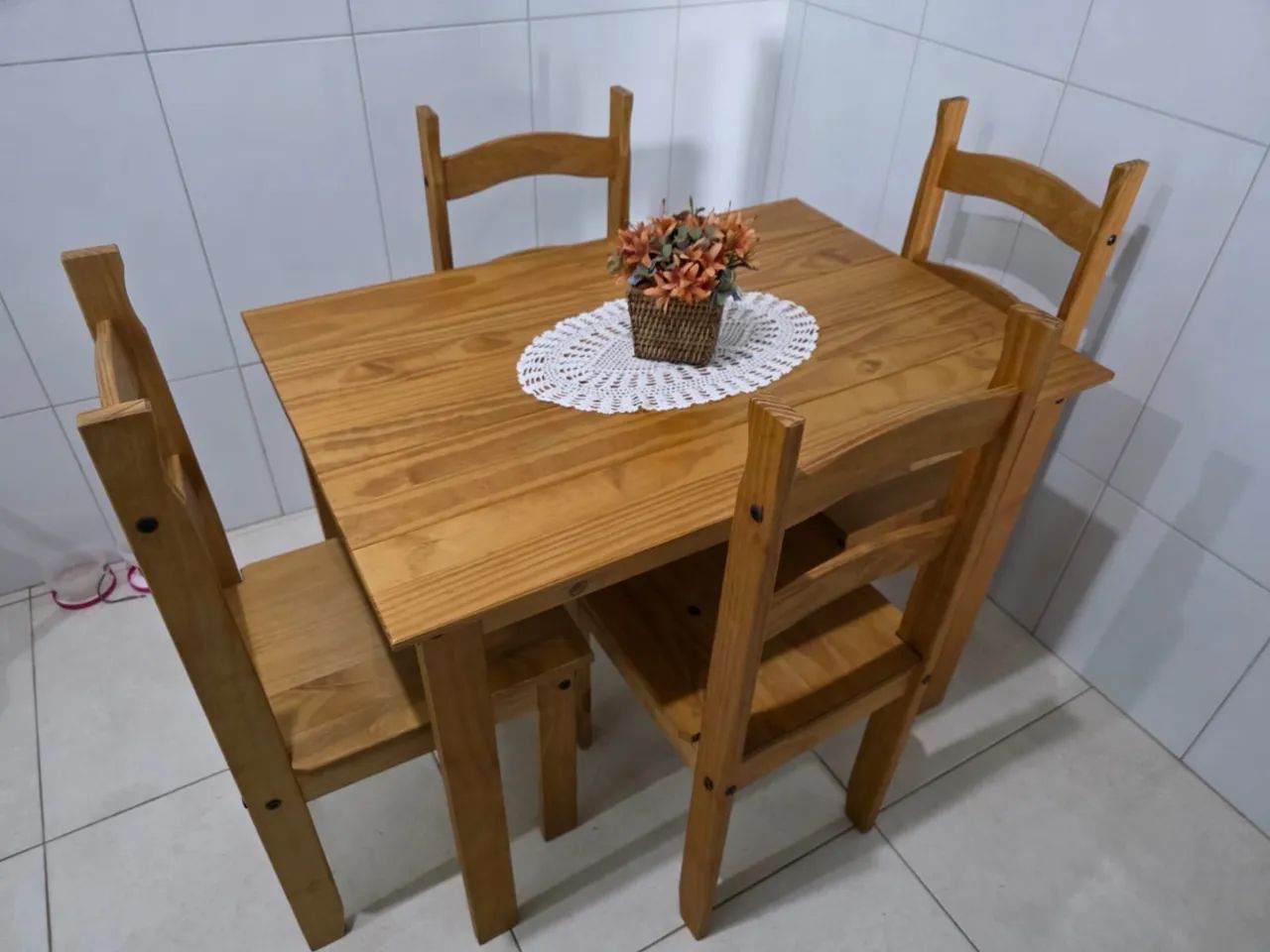 Vendo Mesa Pinus 4 lugares de madeira - Foto 2