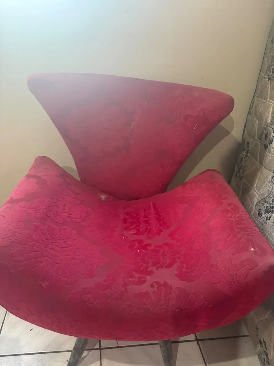 2 Poltronas Vermelhas ,Só Ajustar Parafuso  - Foto 2