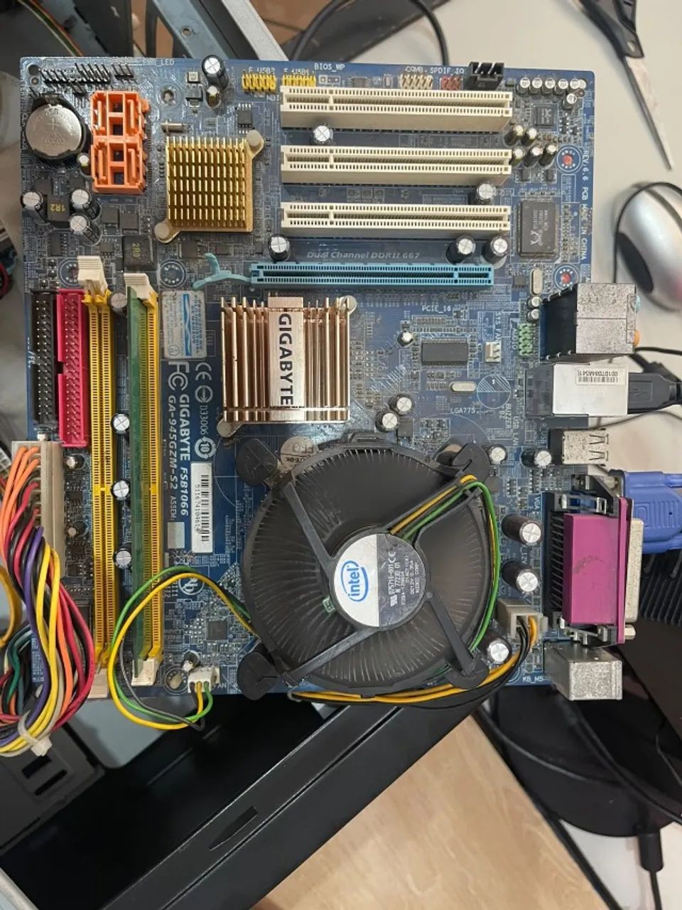 Placa Mãe Desktop Gigabyte Ga-945gzm-s2 Ddr2 + Proc + Mem - Foto 2