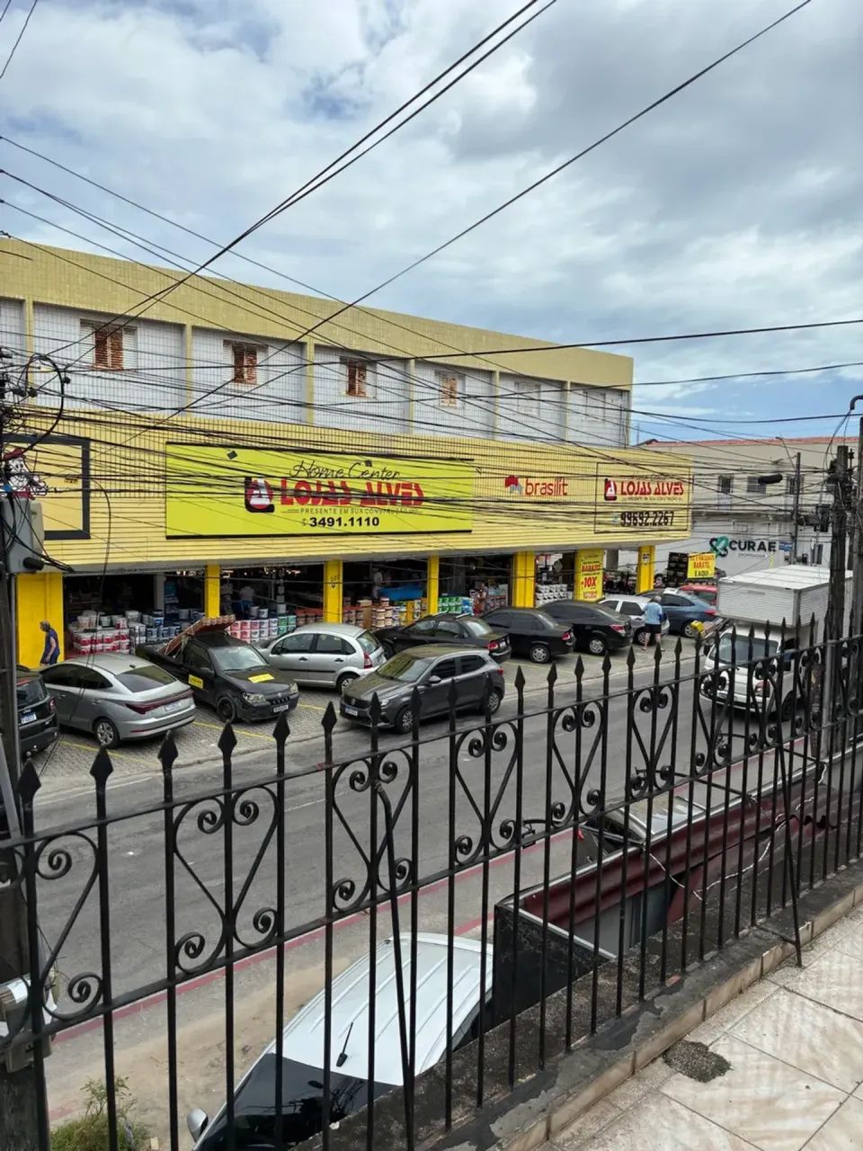 Casa com pontos comerciais