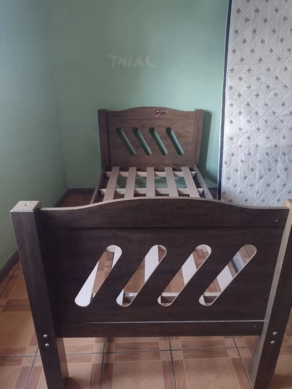 Cama + colchão bem novo