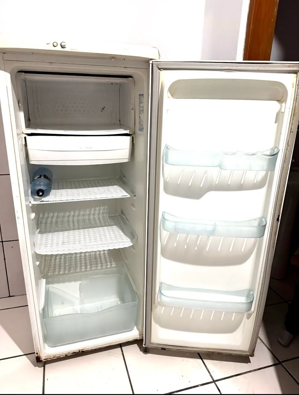 Geladeira Electrolux RE28