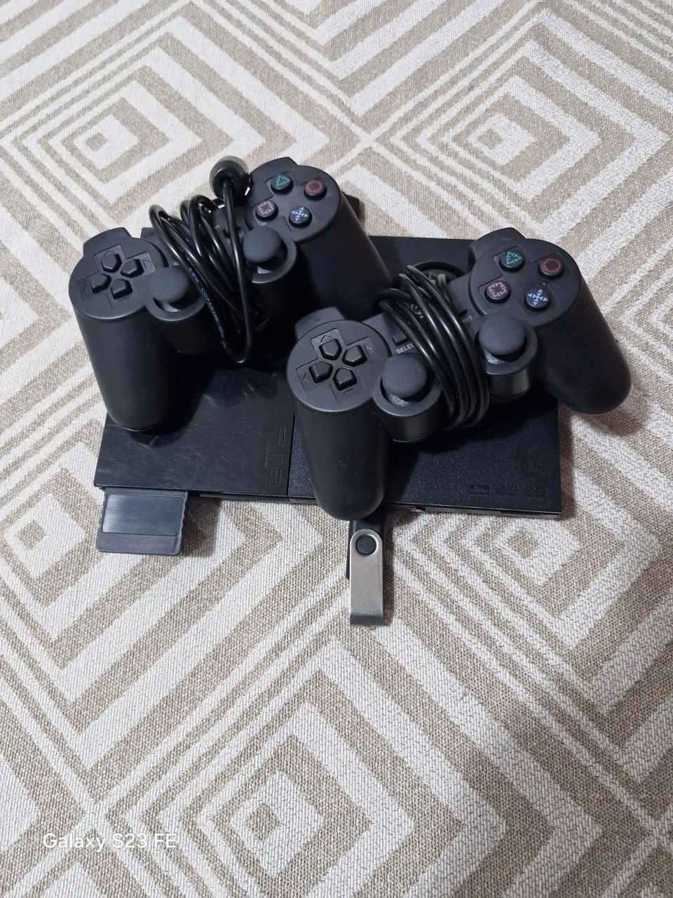 Playstation 2 com dois controles 