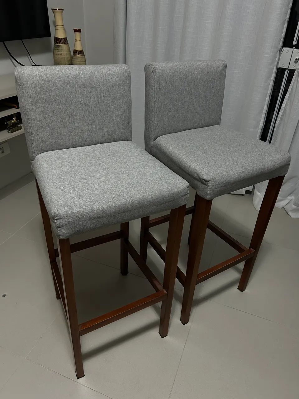 Banqueta para balcão de madeira 