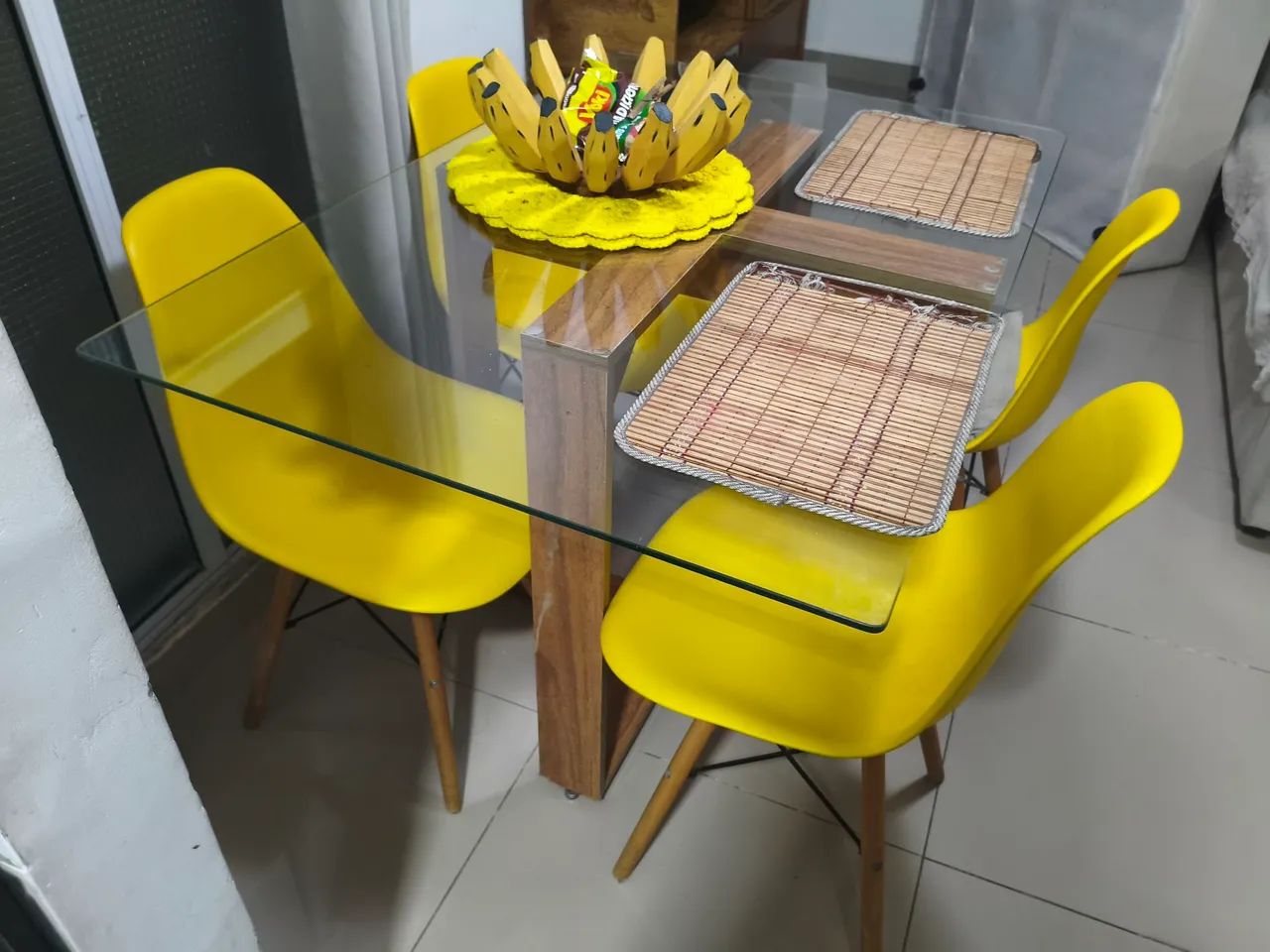 Mesa base MDF tampo de vidro 4 cadeiras Eiffel  - Foto 3