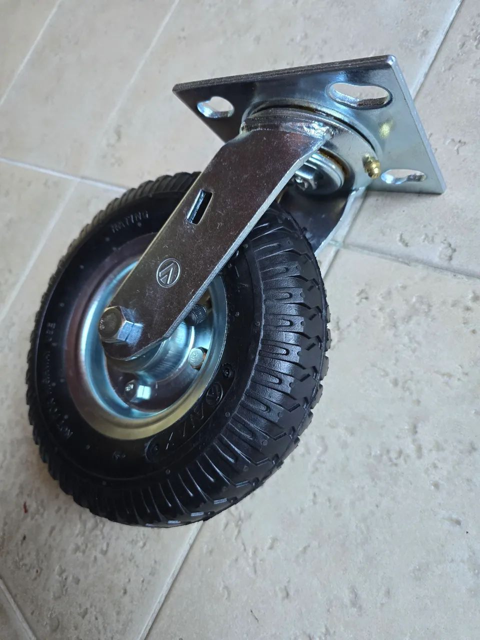 Roda giratória com pneu e camara