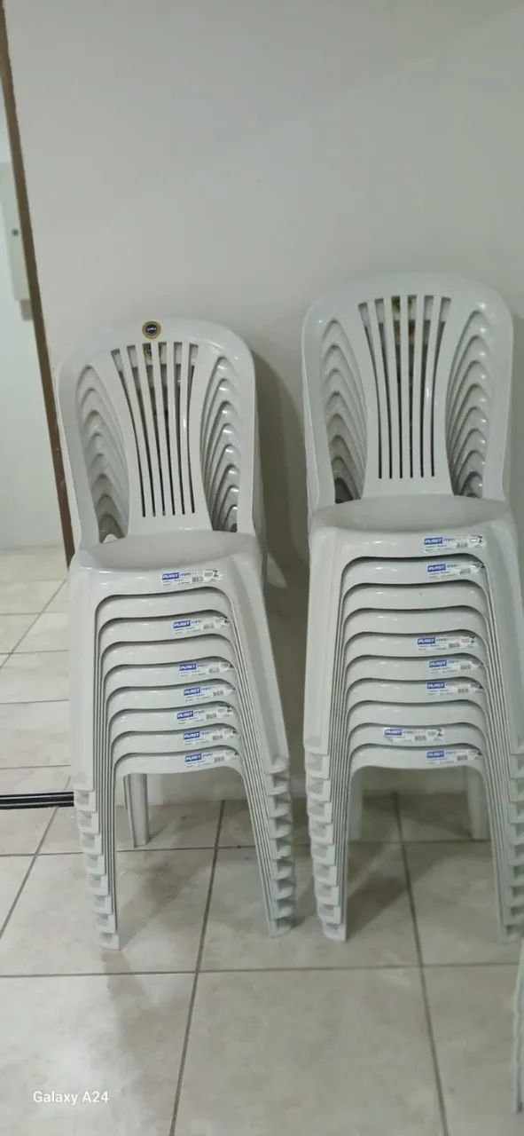 Mesa e Cadeiras Plásticas - Foto 2
