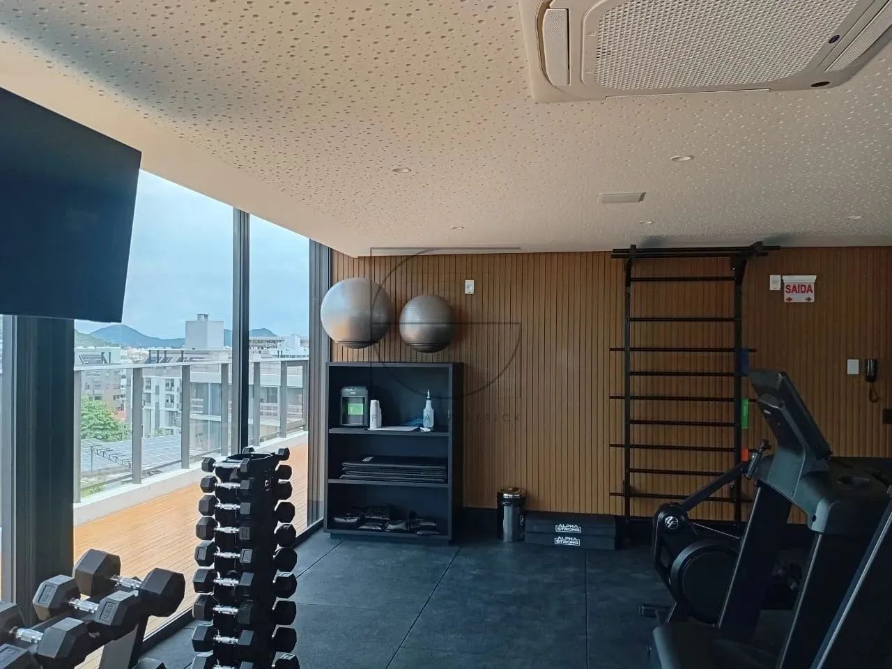 Apartamento com 3 dormitórios e 3 suítes e 4 banheiros - Foto 2