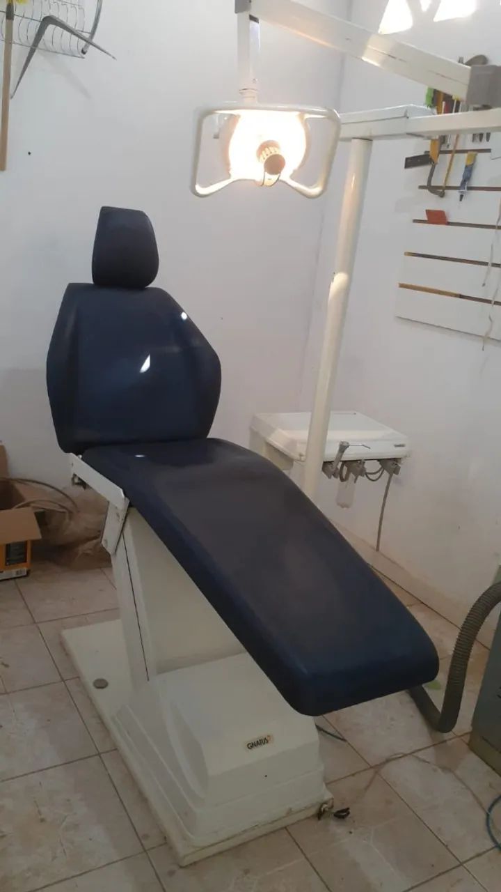 CADEIRA ODONTOLÓGICA GNATUS E COMPRESSOR SILENCIOSO DABI  - Foto 2