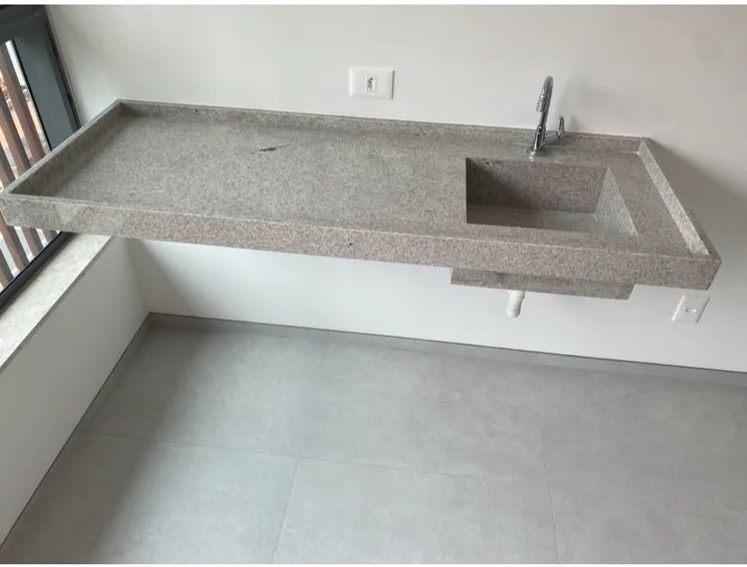 Bancada em granito com torneira 