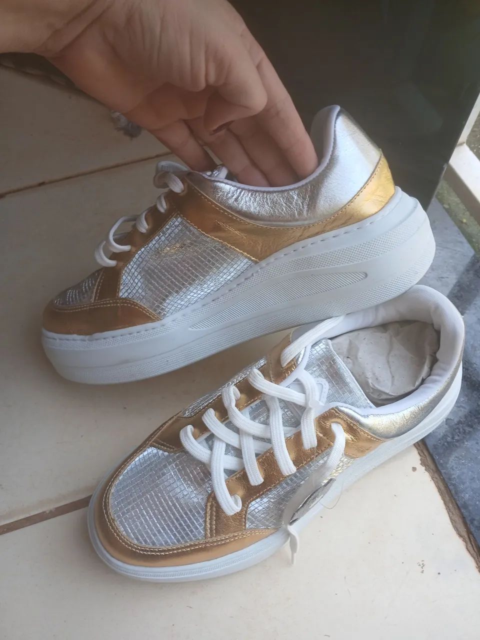 Tênis Flatform metalizado - Foto 4