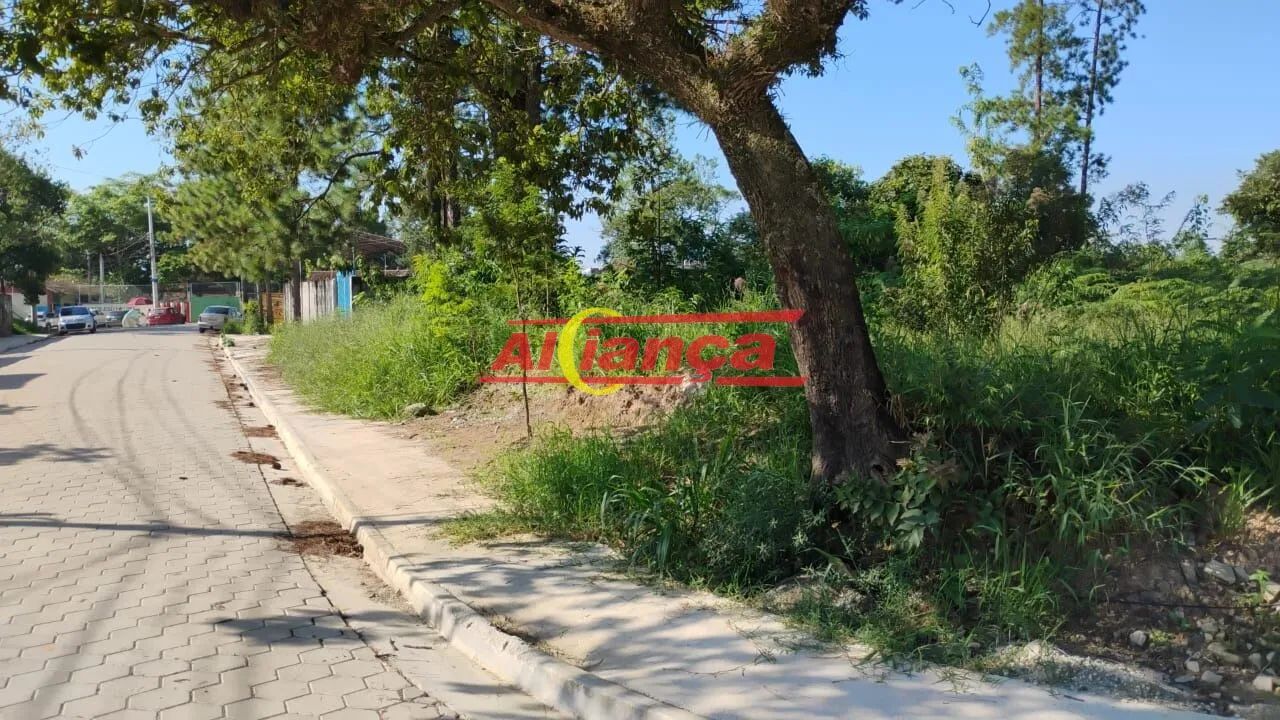 Excelente terreno de esquina com 1.317 m²