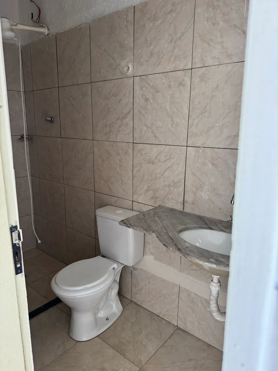 Alugo apartamento recém reformado  - Foto 4