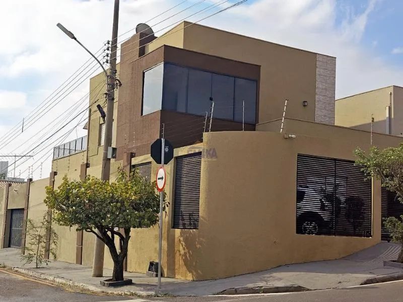 Comercial/Industrial com 4 sala(s) no bairro Jardim Cuiabá em Cuiabá - MT