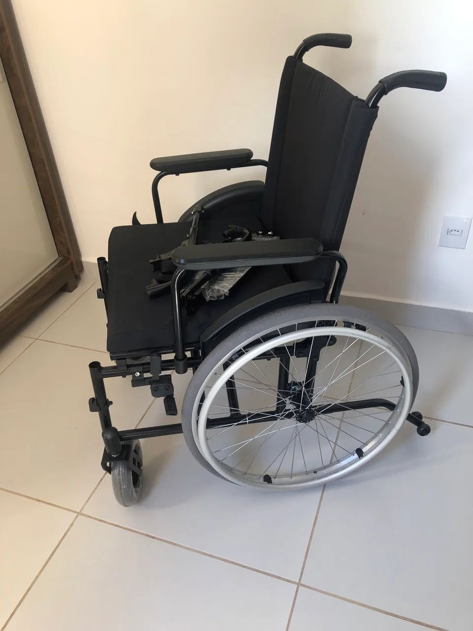 Cadeira de rodas nova - Foto 2