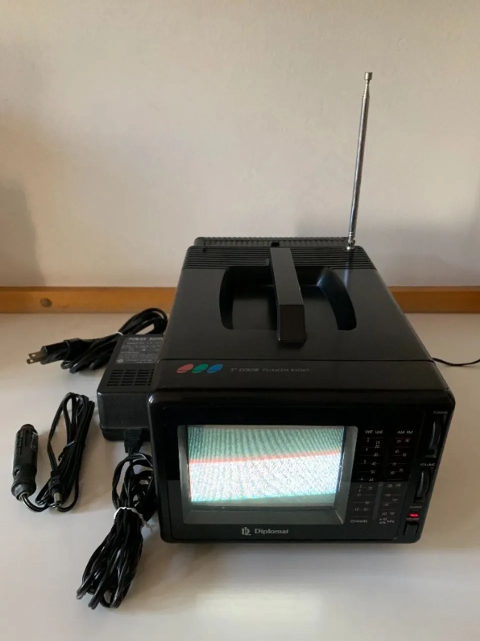 TV colorida de 5 polegadas com rádio - usada