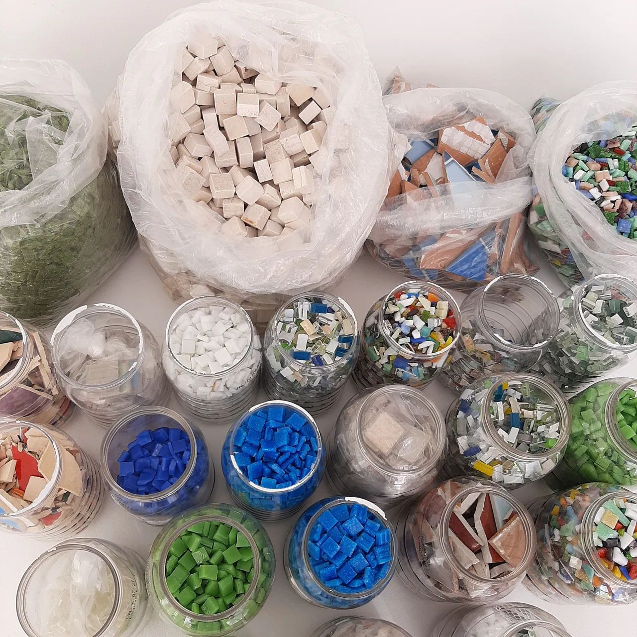 30 Kg pastilhas e recortes para mosaico - Foto 2