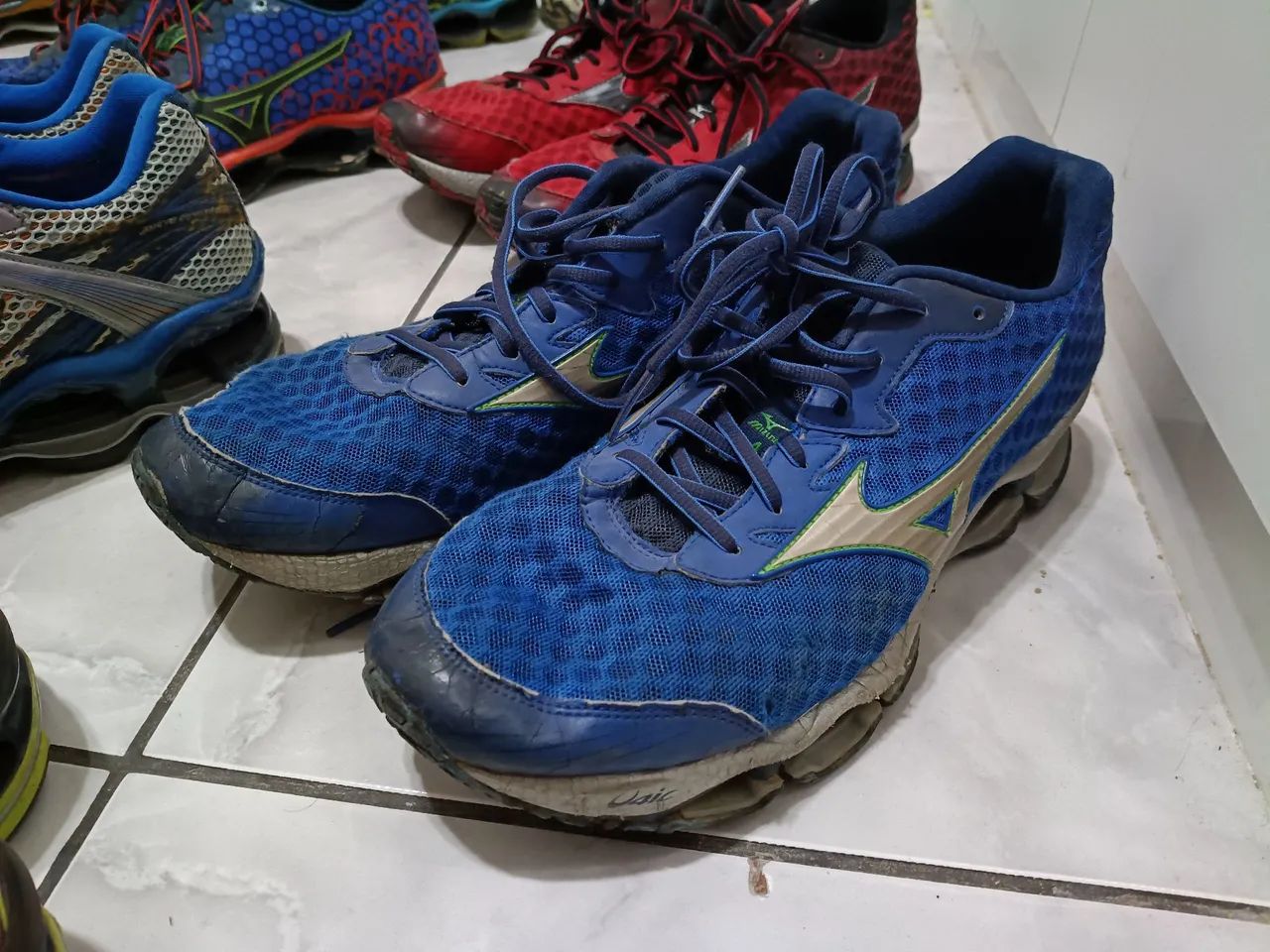 Tênis usados Originais Mizuno Dez pares, tem número 42.5, 43 e 43.5 venda só no lote. - Foto 5