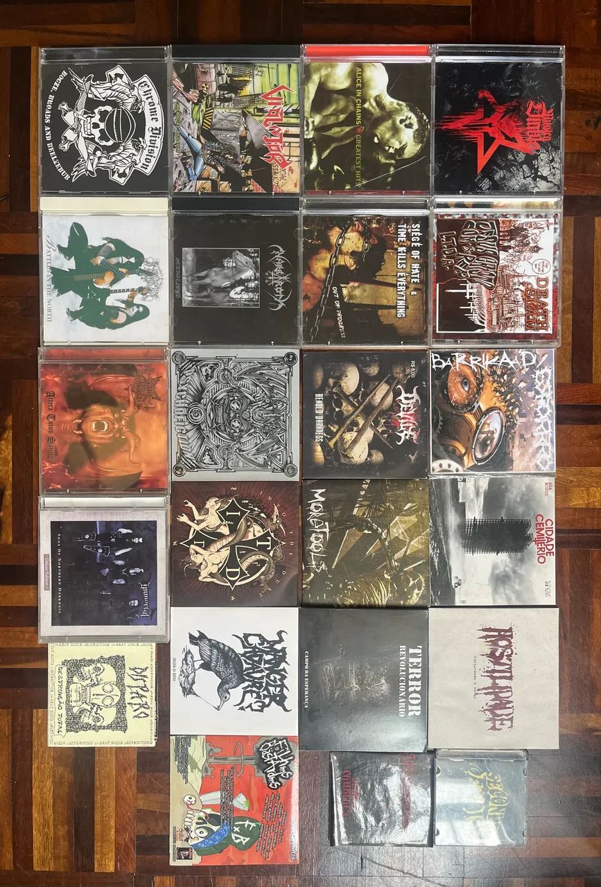 Coleção de CDs de Heavy Metal à venda 