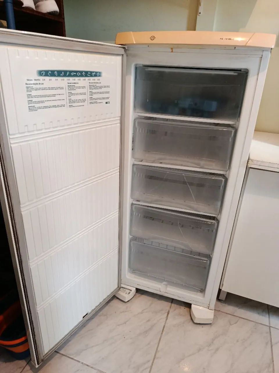 Vendo freezer Eletrolux 173L - Foto 3