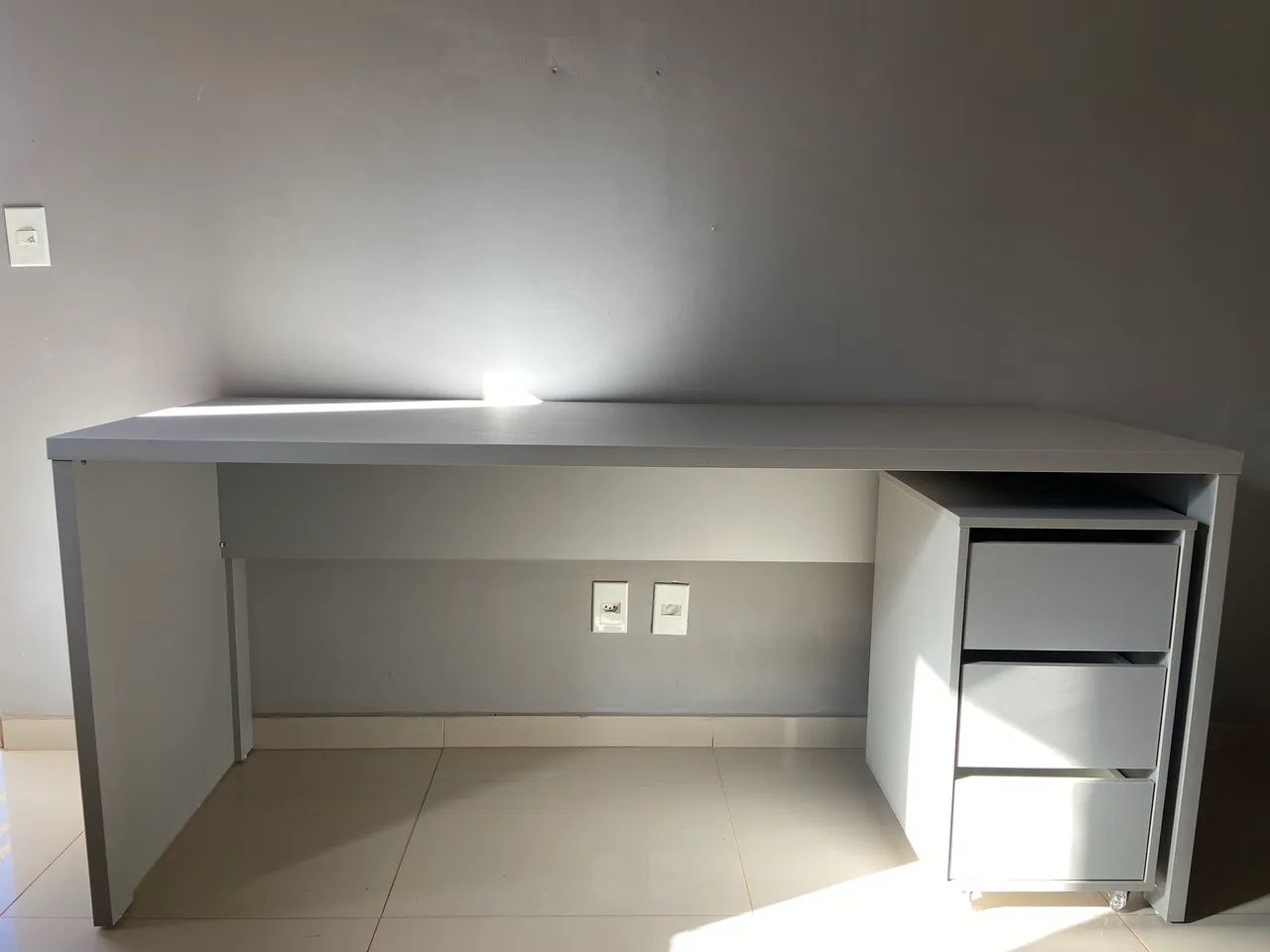 MESA ESCRITÓRIO 1,80M COM GAVETEIRO 3 GAVETAS 