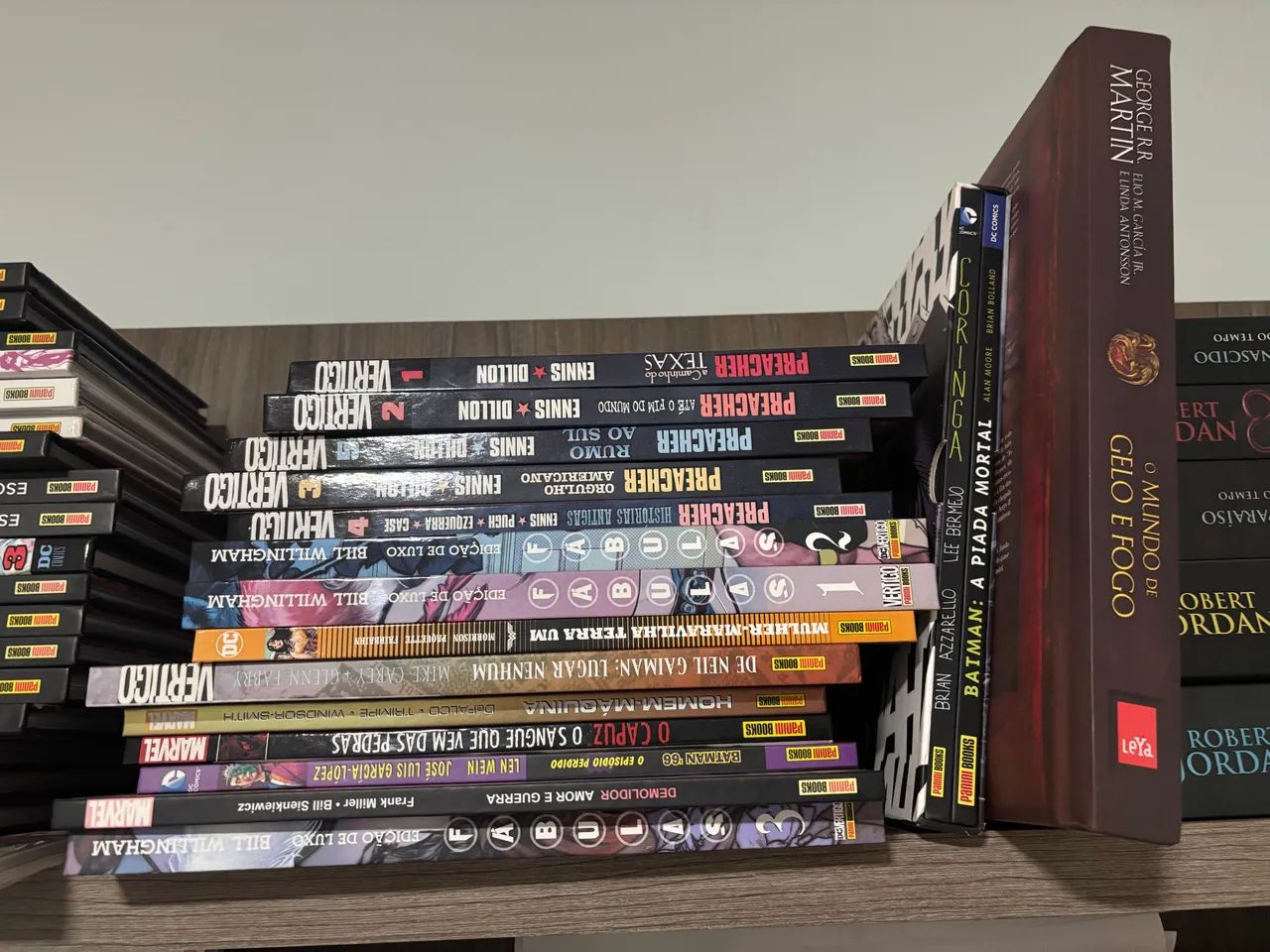 HQs e livros diversos