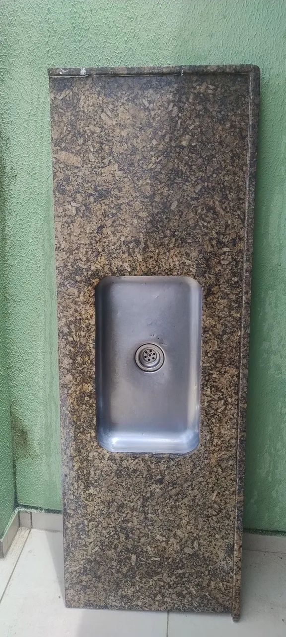Sink measuring 165m