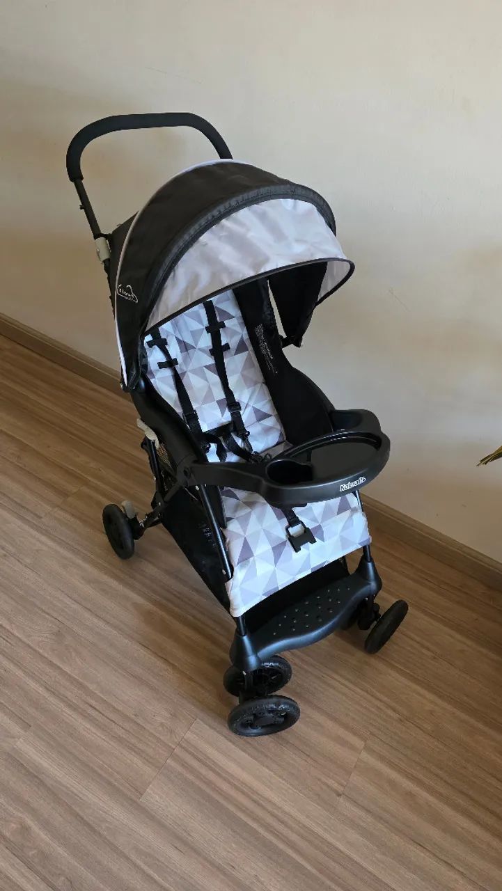 Carrinho de bebe leve Kolcraft Cloud Plus