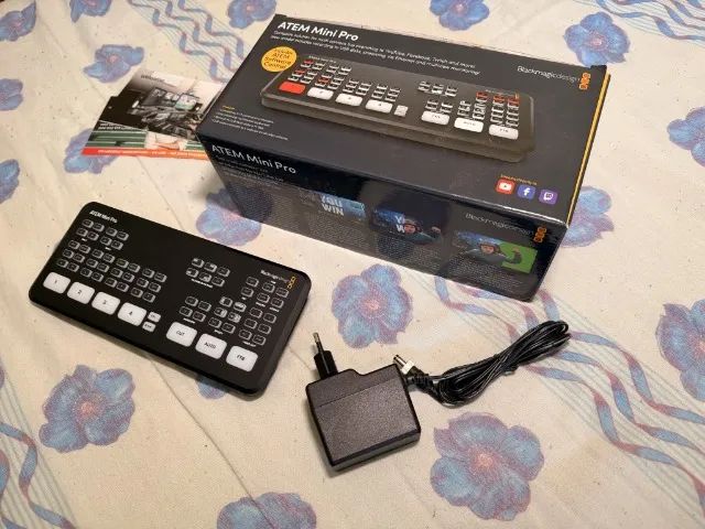 ATEM Mini Pro Blackmagic Design - Completo com Caixa e Fonte