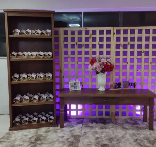 Conjunto Mesa de doces e Armário para Lembrancinhas em Madeira rústica- Desmontável 65060623463554123