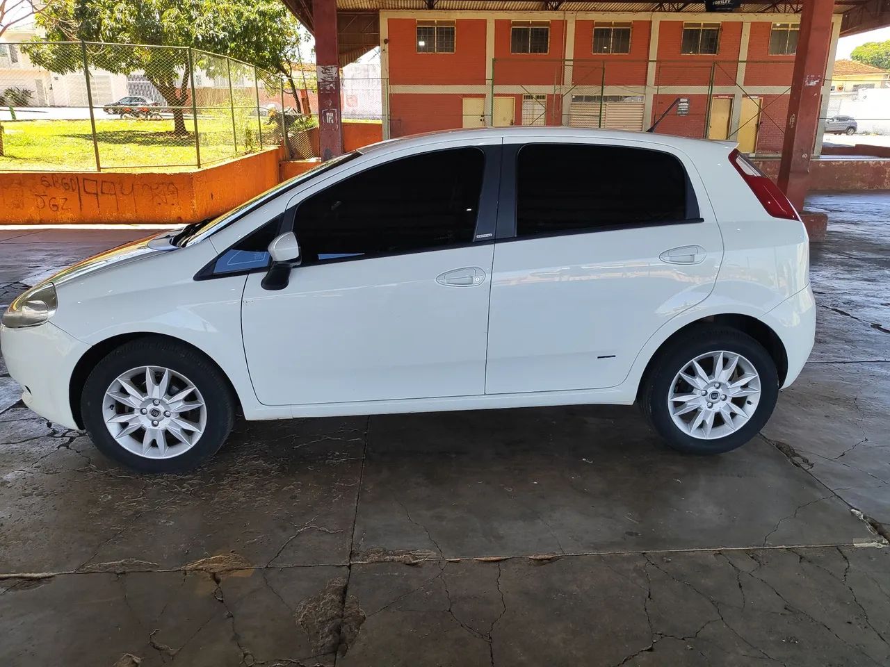 Fiat Punto ESSENCE 1.6 FLEX 16V 5P 2012