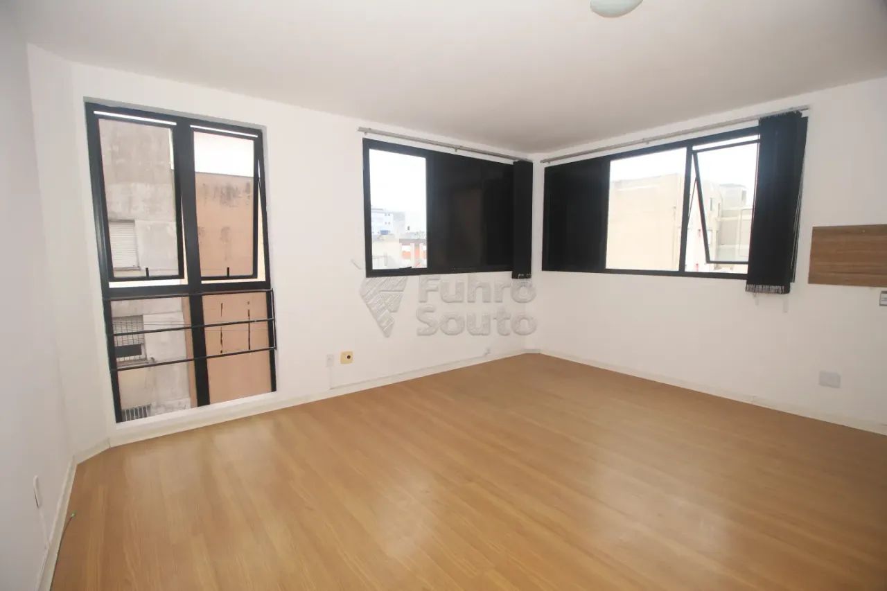 Comercial Sala em Condomínio em Pelotas - Foto 2