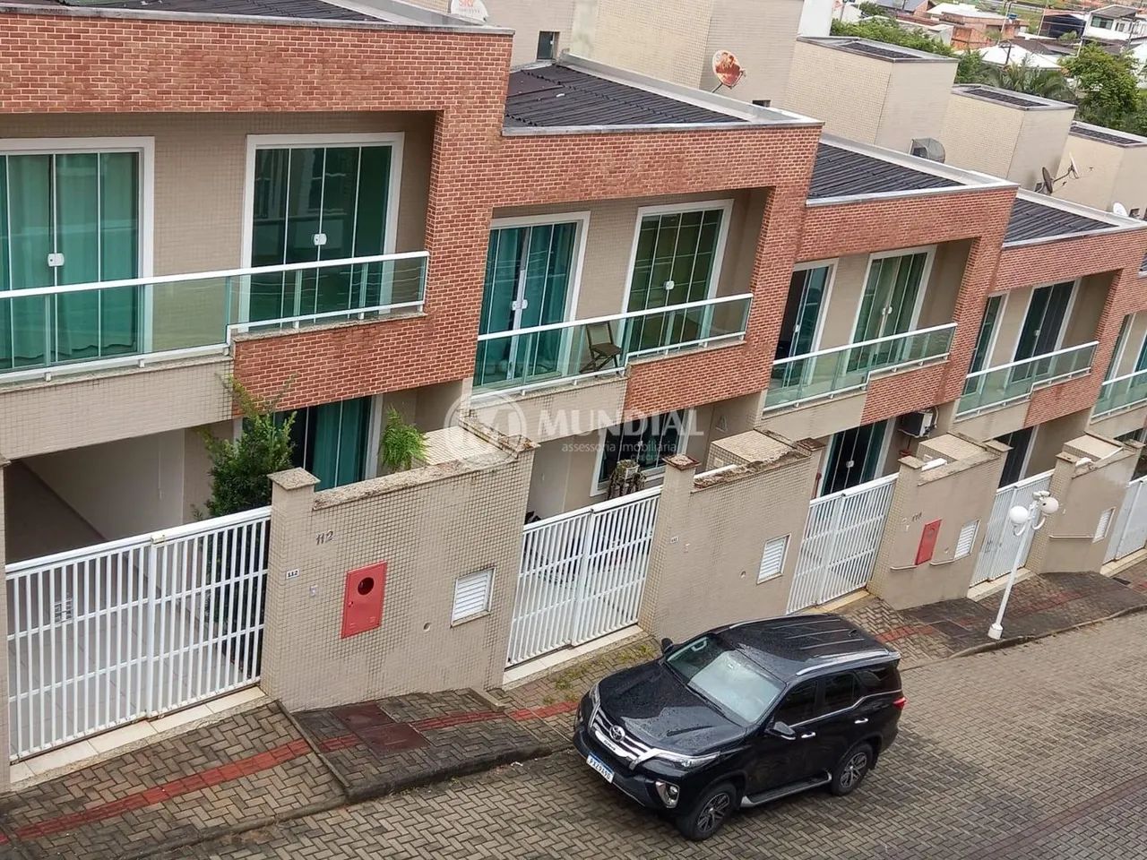 LINDO SOBRADO 3 QUARTOS