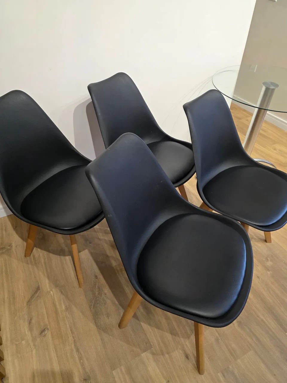 Kit 4 Cadeiras Leda Charles Eames com mesa redonda 70cm - Foto 5