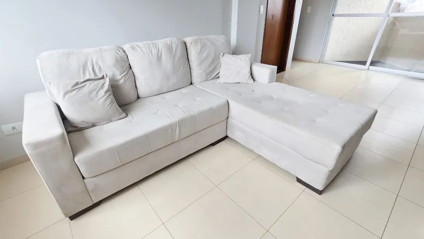 SOFÁ COM CHAISE À VENDA POR APENAS R$ 1.500,00