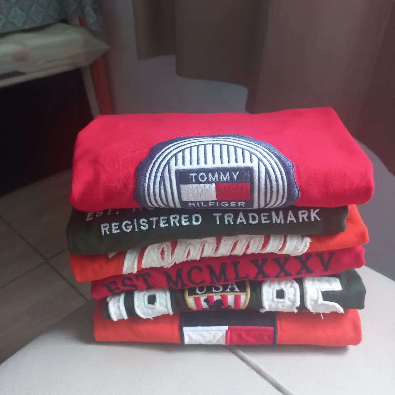 vendo lote de camisetas importadas  - Foto 5
