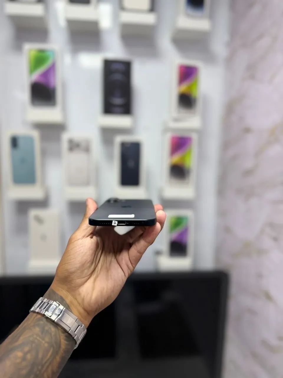 IPHONE 16 PLUS PRETO<br>R$ 4.250,00 - Foto 2