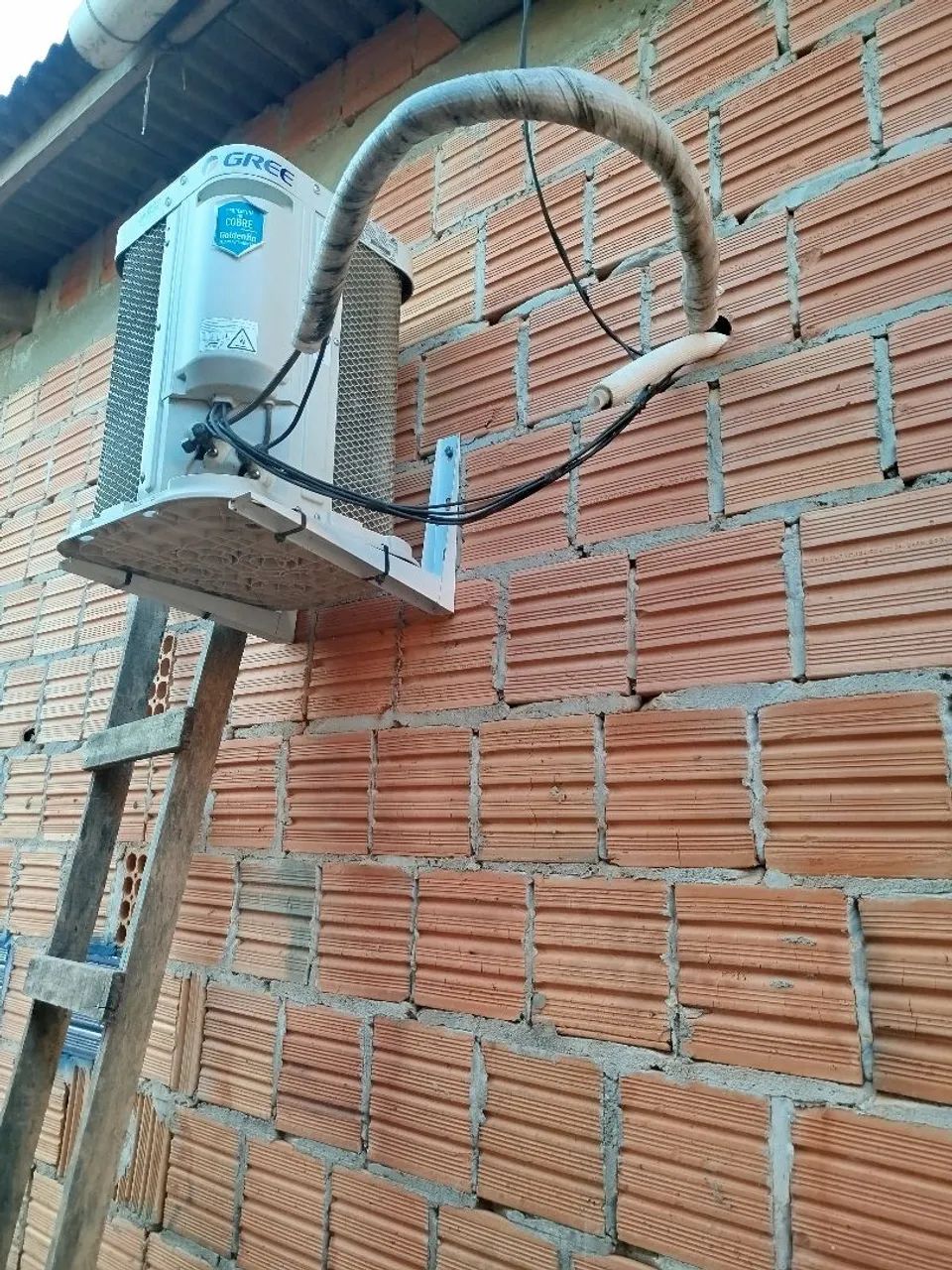 Ar-condicionado com 11 meses de uso e em bom estado 