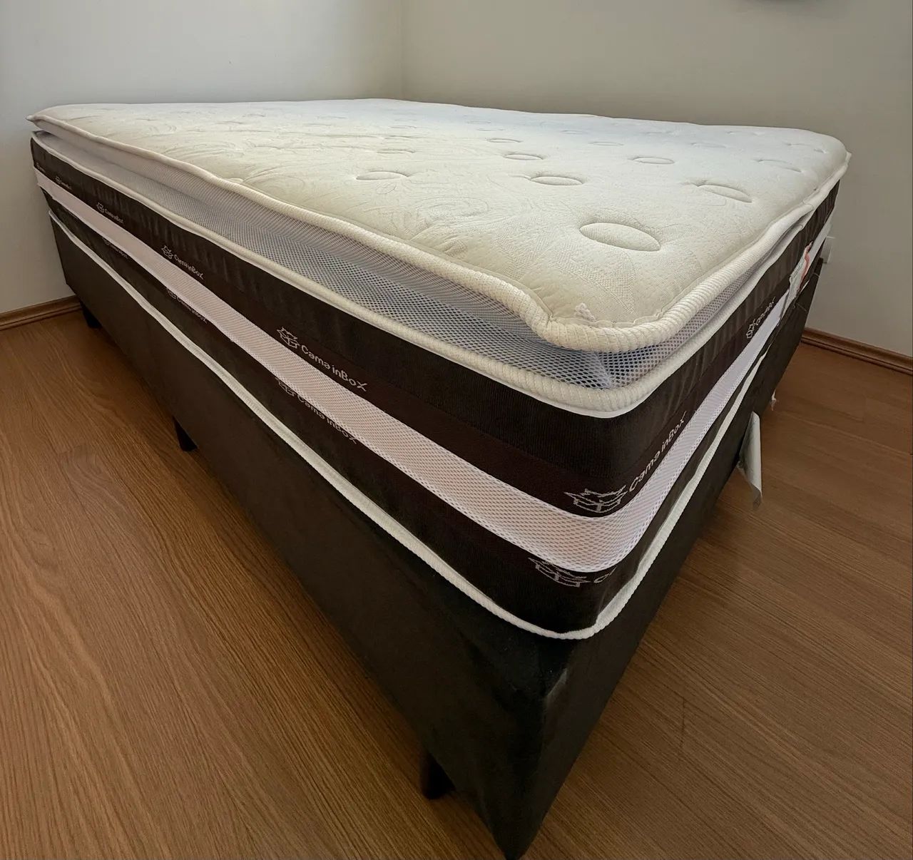 VENDO CAMA BOX COMPLETA NOVA 