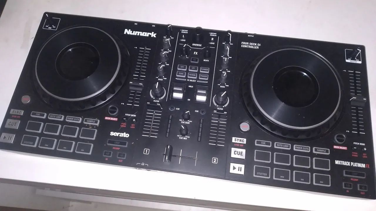Controladora dj Numark mixtrack Platinum FX  (nova) - Foto 2