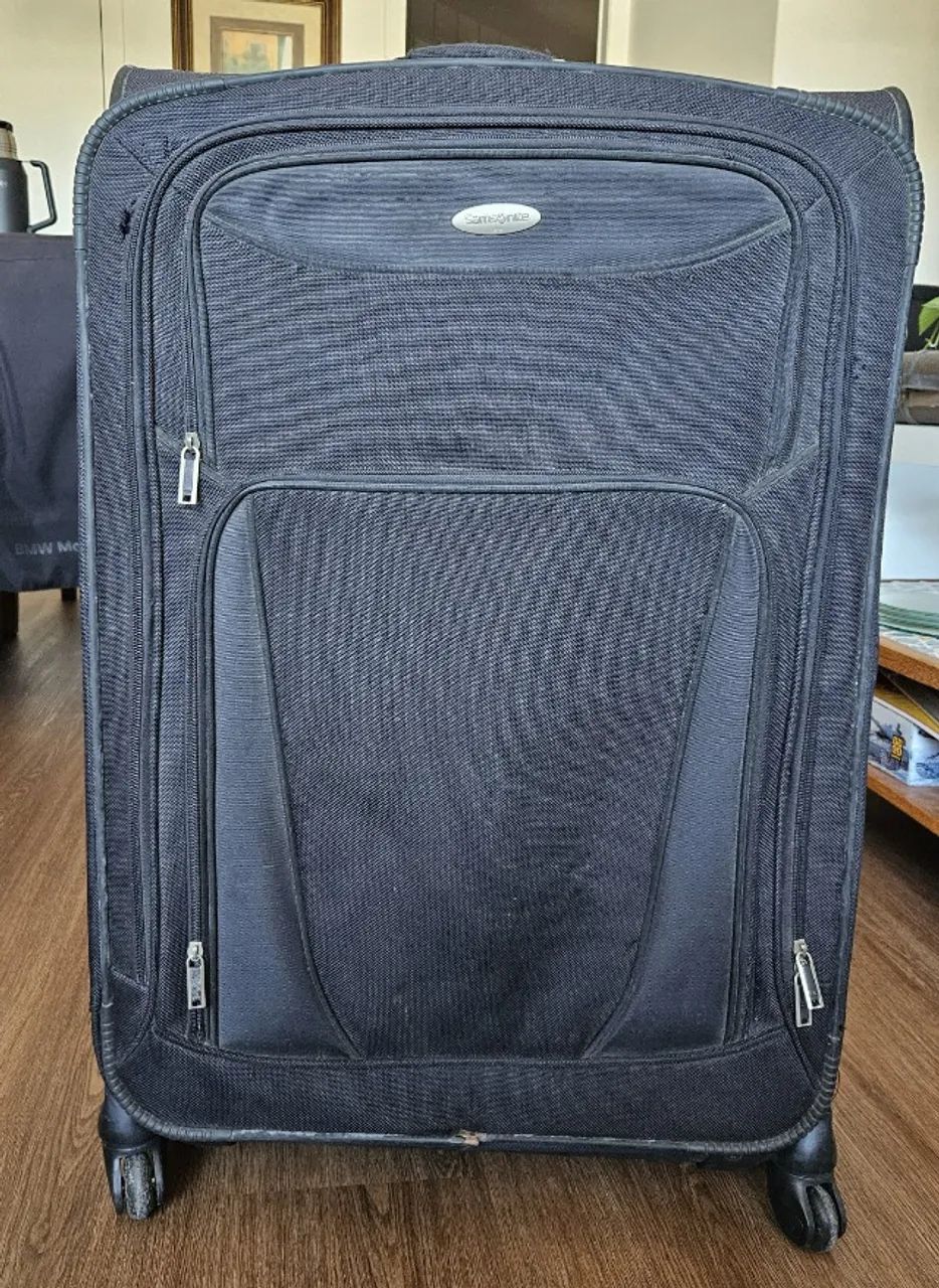 Mala Samsonite G preta em tecido